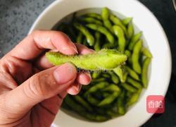 盐水毛豆这样做，简单美味，刷剧宵夜必备的做法图解2