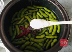 盐水毛豆这样做，简单美味，刷剧宵夜必备的做法图解5