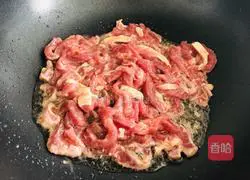 One more step, the beef tenderloin will be smooth and tender, delicious and juicy green pepper beef tenderloin recipe 4