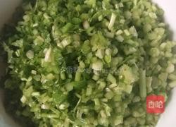 芹菜水饺虾仁的做法图解2