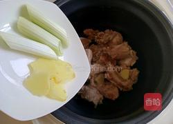 莲藕玉米排骨汤的做法图解8