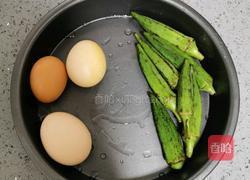 秋葵煸鸡蛋的做法图解1