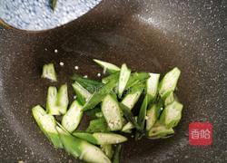 秋葵煸鸡蛋的做法图解5