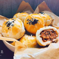 中秋必吃的梅干菜鲜肉月饼，外皮酥脆，内馅鲜香好吃到爆的做法[图]