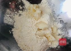 中秋必吃的梅干菜鲜肉月饼,外皮酥脆,内馅鲜香好吃到爆的做法图解4
