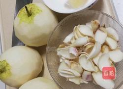 冰糖雪梨百合汤的做法图解1