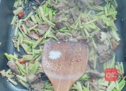 芹菜炒牛肉的做法图解10