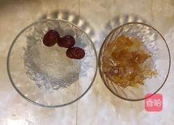 美容养颜《桃胶皂角米雪燕百合莲子银耳羹》的做法图解2