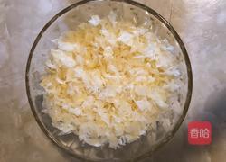 美容养颜《桃胶皂角米雪燕百合莲子银耳羹》的做法图解3