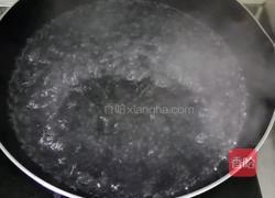 西兰花炒木耳的做法图解4