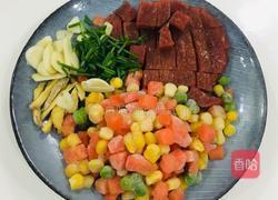 牛肉丁玉米粒蛋炒饭的做法图解1