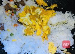 牛肉丁玉米粒蛋炒饭的做法图解13