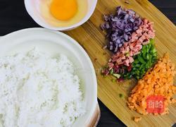 五彩缤纷蛋炒饭的做法图解1