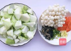 丝瓜木耳菌菇汤的做法图解1