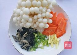 丝瓜木耳菌菇汤的做法图解2