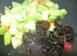 丝瓜木耳菌菇汤的做法图解7