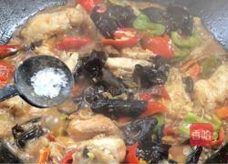 双椒鱼块的做法图解12