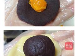 广式豆沙蛋黄月饼的做法图解7