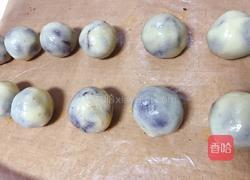 广式豆沙蛋黄月饼的做法图解8