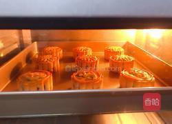 广式豆沙蛋黄月饼的做法图解12