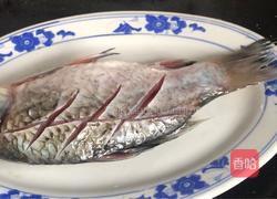 枸杞蒸鲫鱼的做法图解3