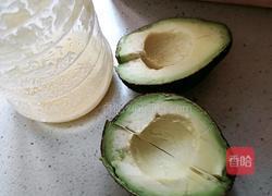 牛油果奶昔的做法图解3