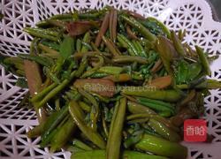 肉丝莼菜汤的做法图解1