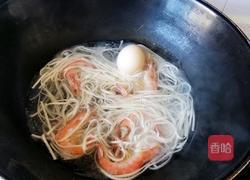 鲜虾鸡蛋面的做法图解5