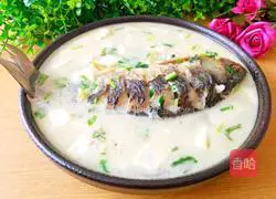 鲫鱼豆腐汤的做法图解1