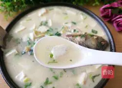 鲫鱼豆腐汤的做法图解2