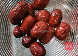 桃胶红枣薏米汤的做法图解3