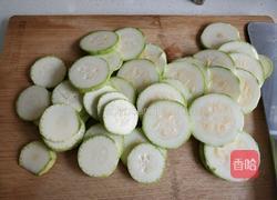 香煎椒盐角瓜饼的做法图解1