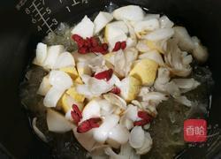 银耳雪梨百合枸杞汤的做法图解10