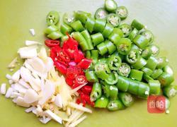 杏鲍菇炒鸡丁的做法图解6