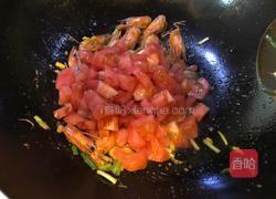 西红柿虾仁豆腐汤的做法图解9