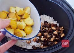 板栗香菇腊肠焖饭的做法图解5