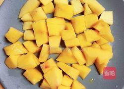 黄桃芝士吐司布丁的做法图解2