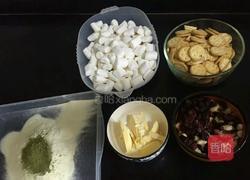 抹茶蔓越莓雪花酥的做法图解1