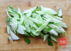 黄瓜炒火腿的做法图解1