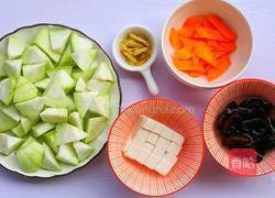 丝瓜豆腐木耳汤的做法图解2