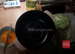 韭黄炒鸡蛋的做法图解1