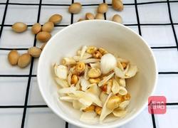 银耳百合白果汤的做法图解2