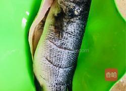 清蒸鲈鱼的做法图解1