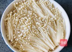 金针菇这样做，比肉还好吃，零失败的蒜蓉金针菇的做法图解3