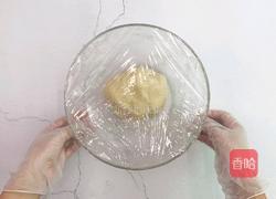 经典广式蛋黄莲蓉月饼的做法图解4