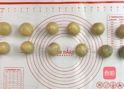 经典广式蛋黄莲蓉月饼的做法图解7