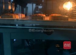 经典广式蛋黄莲蓉月饼的做法图解9