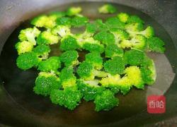 西兰花炒菌菇的做法图解4