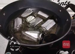 黄桃罐头的做法图解1