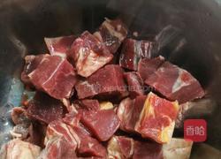 土豆胡萝卜洋葱炖牛腩的做法图解1